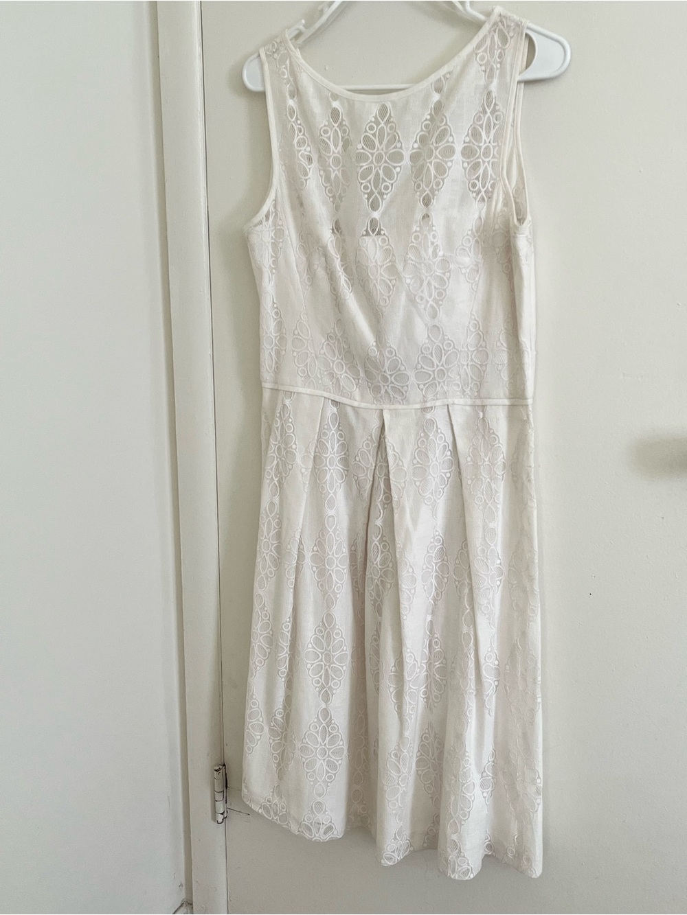 Maggy London 12 White Lace Sheer Neck Sleeveless Mini Sheath Dress